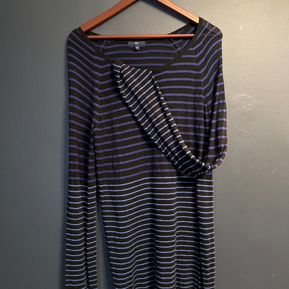 Gap women’s light sweater